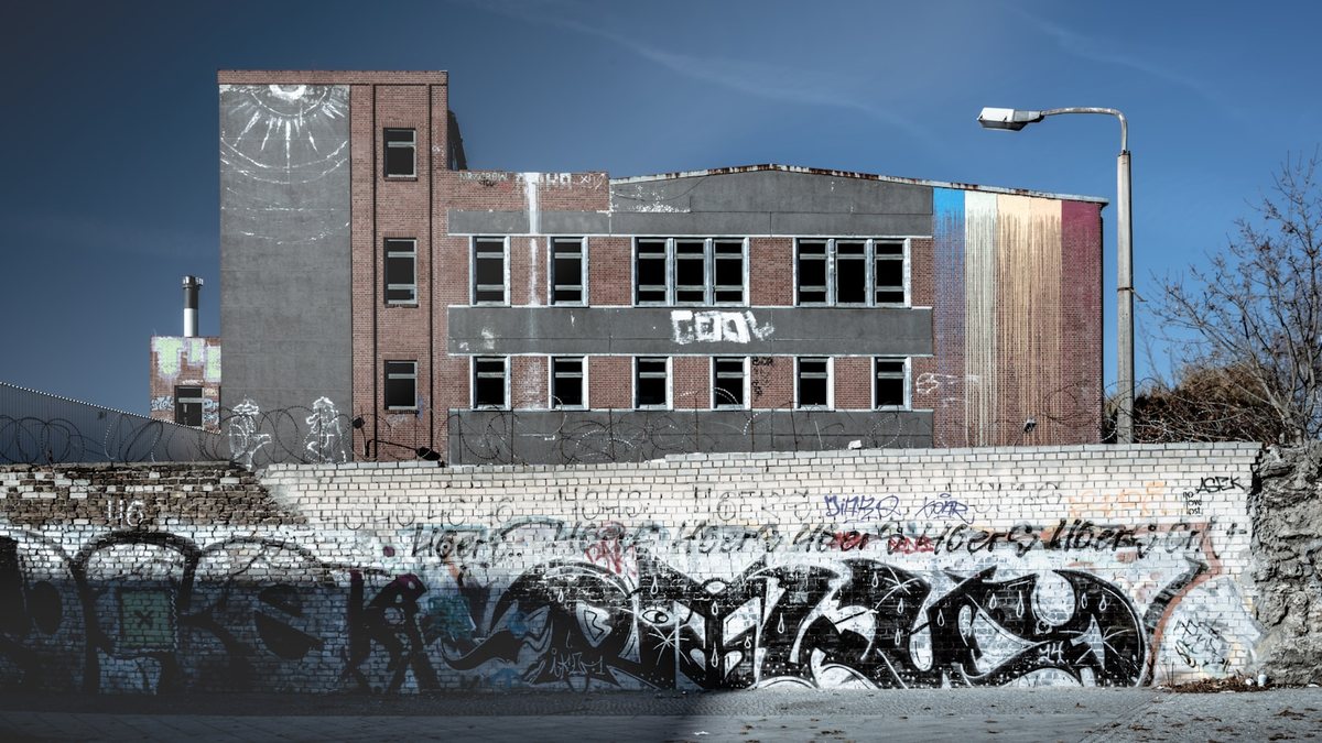 Teufelsberg: La Estación de Espionaje Abandonada Cubierta de Grafiti en Berlín