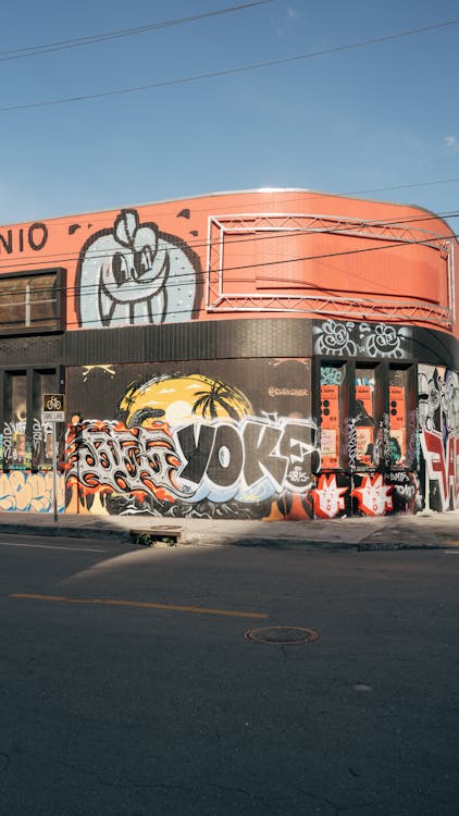 Barrio Gótico de Barcelona: Street Art Oculto Entre Muros Medievales