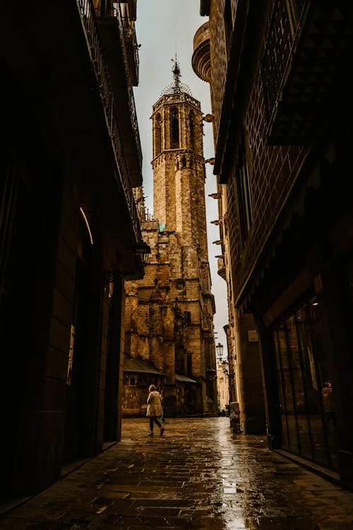 Invader, C215 y los Grandes del Street Art Parisino: Dónde Encontrar Sus Obras