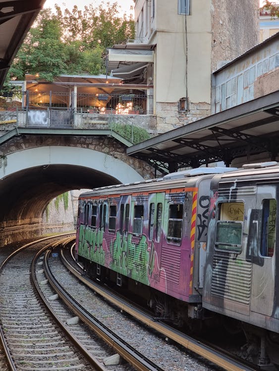 Street Art y Gastronomía: Los Mejores Barrios para Combinar Murales y Comida en Europa
