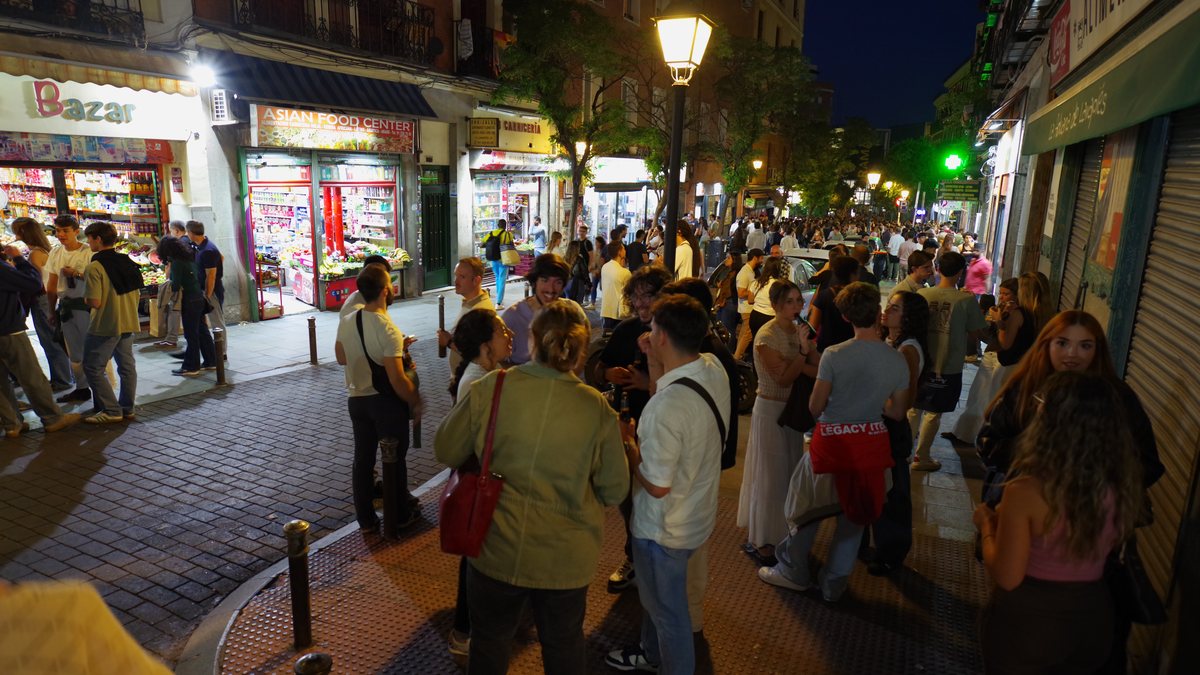 Lavapiés y la Tabacalera: Street Art Multicultural en el Barrio Más Rebelde de Madrid