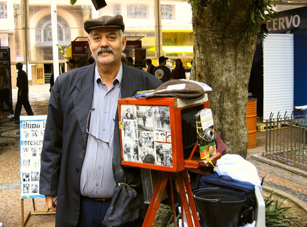 photographer street (foto: marcusrg from Nova Friburgo, Brazil / CC BY 2.0, Wikimedia Commons)