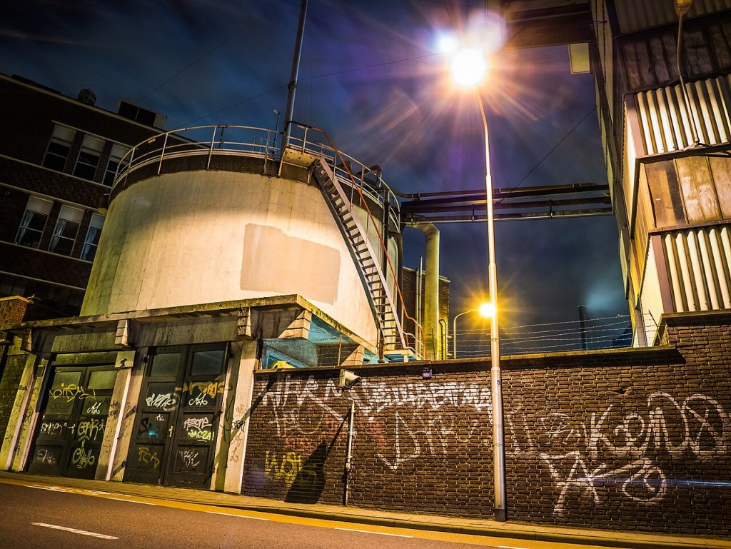 urban graffiti wall (foto: Sander van der Wel from Netherlands / CC BY-SA 2.0, Wikimedia Commons)