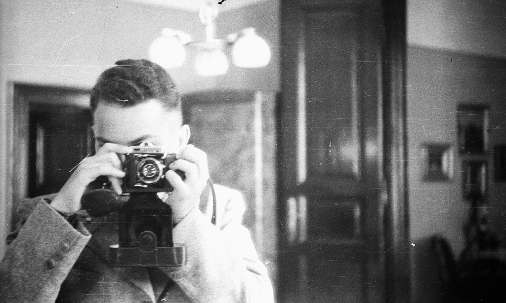 camera photography (foto: FOTO:Fortepan — ID 691: Adományozó/Donor: Ludovika. / CC BY-SA 3.0, Wikimedia Commons)