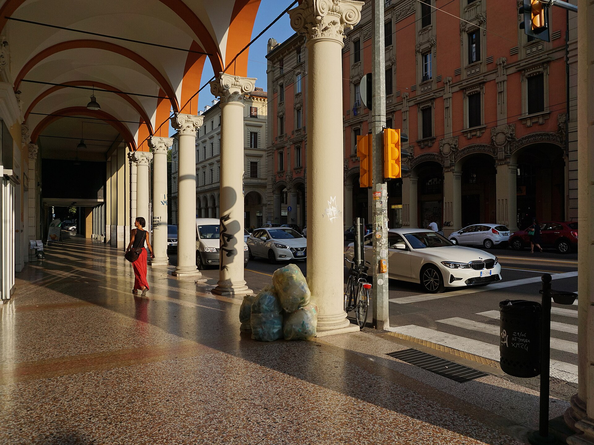 bologna porticoes street
