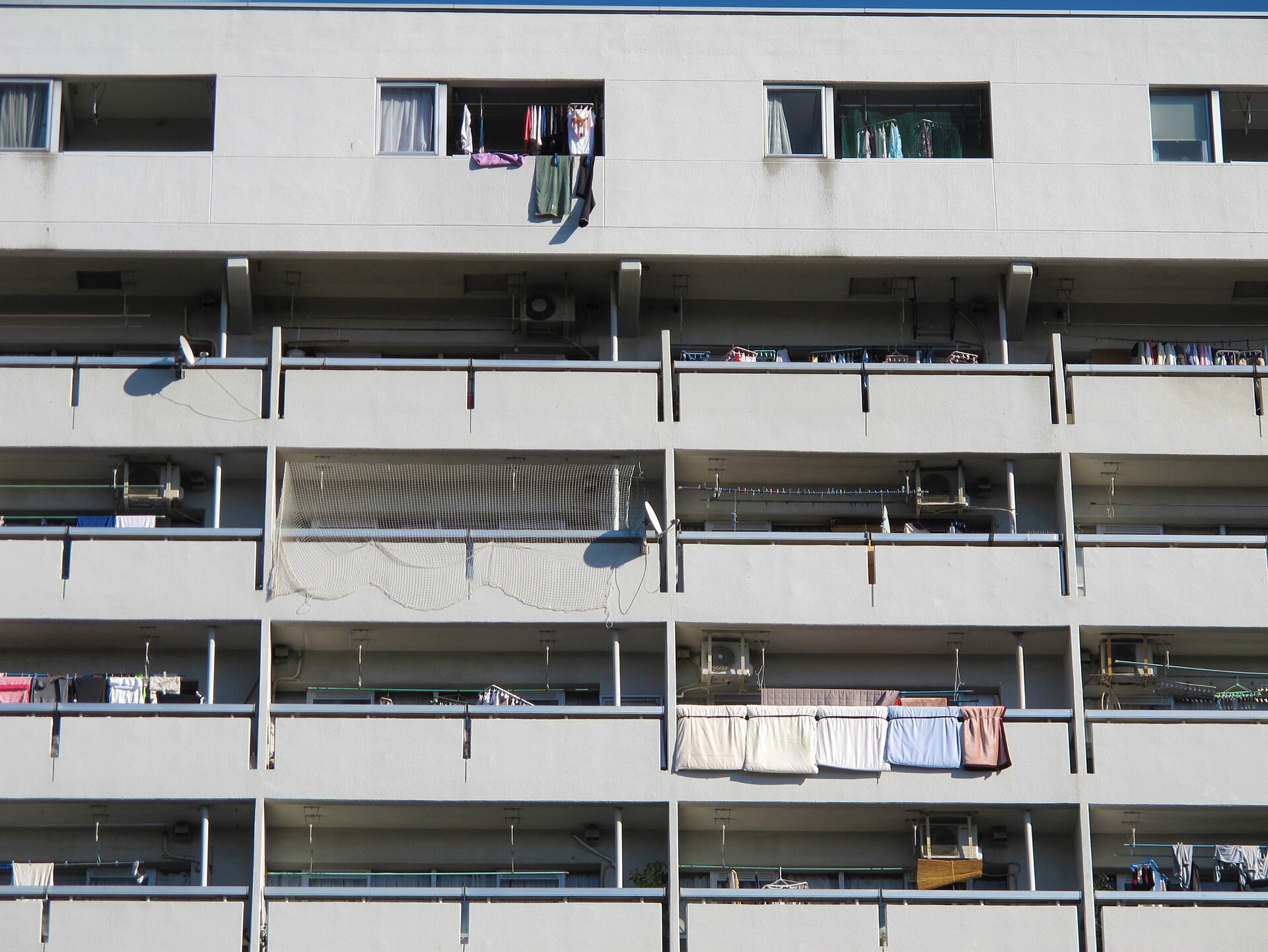 Cinco anuncios de alojamiento que conviene descartar en un barrio de moda