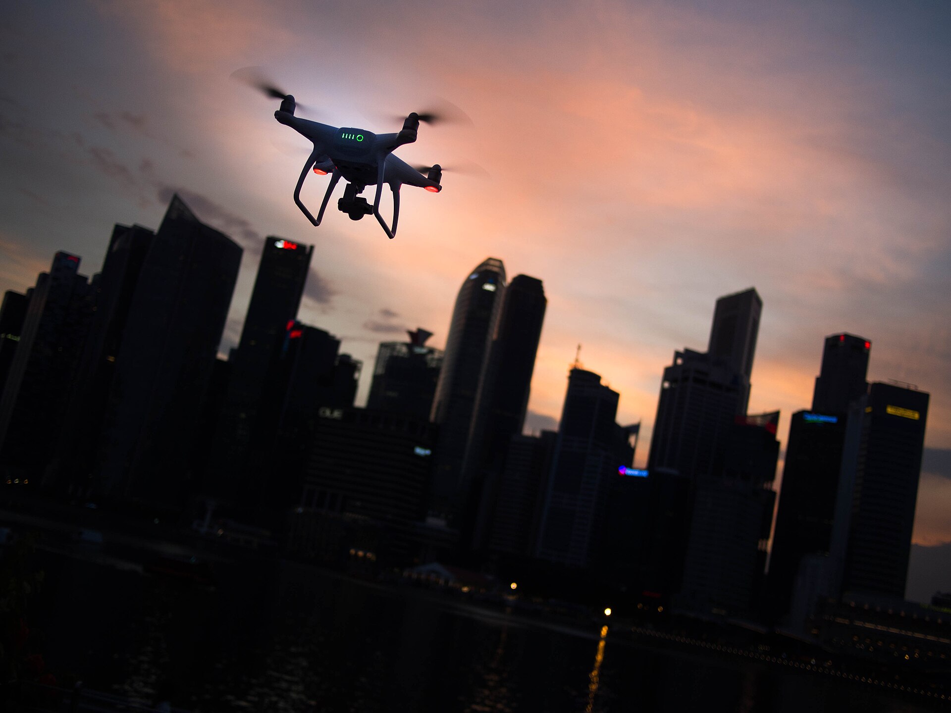 Qué permite la norma europea al volar un dron sobre una fachada pintada